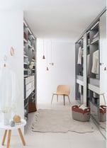 agencement-dressing-lumineux-maison-contemporaine-perene