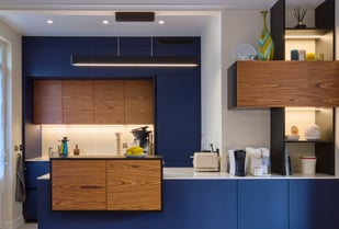 Cuisine_bleue_fenix_bois_haut_de_gamme_agencement_moderne (2)
