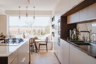 cuisine-ilot-blanc-bois-design-perene