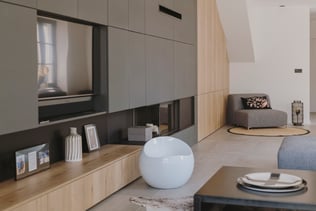 meuble-tele-dans-salon-contemporain-perene