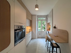 cuisine-blanche-bois-cannage-sur-mesure-perene-belfort-4