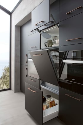 rangements-cuisine-noir-mat-maison-architecte-perene