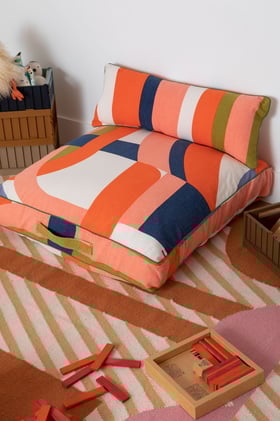 canape-et-tapis-chambre-enfant-perene