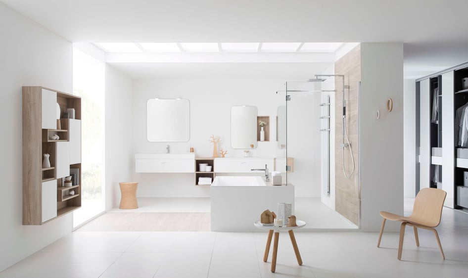 salle-de-bain-sur-mesure-lumineuse-blanche-perene