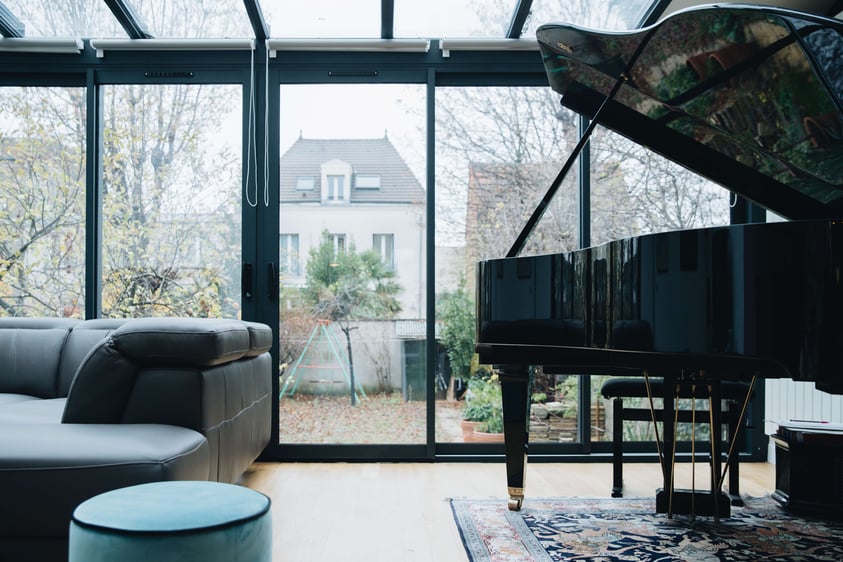 Piano-piece-a-vivre-batisse-elegante-et-familiale-Perene